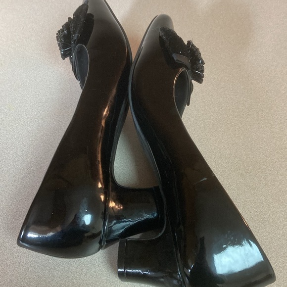Torts Caliente size 11M black patent leather pumps 2 1/2” heels - preowned - Picture 4 of 11